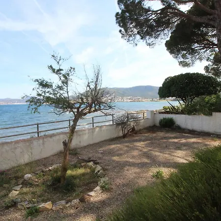 Cap De Ras - Casa Individual Situada En Primera Linea De Mar, Con Magnificas Vistas De La Playa De Cap De Ras De - Es-228-185 Holiday home *