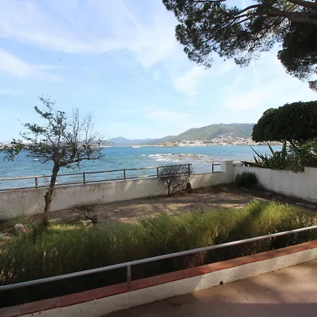 Cap De Ras - Casa Individual Situada En Primera Linea De Mar, Con Magnificas Vistas De La Playa De Cap De Ras De - Es-228-185 Holiday home *